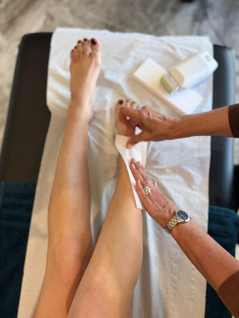 Epilations des jambes à domicile à Alès et Nîmes- soin esthétique l'instant Mylène